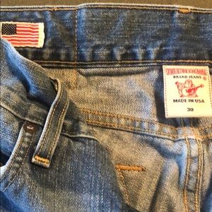 Men’s distressed TRBJ bootcut jeans. Size 30x30